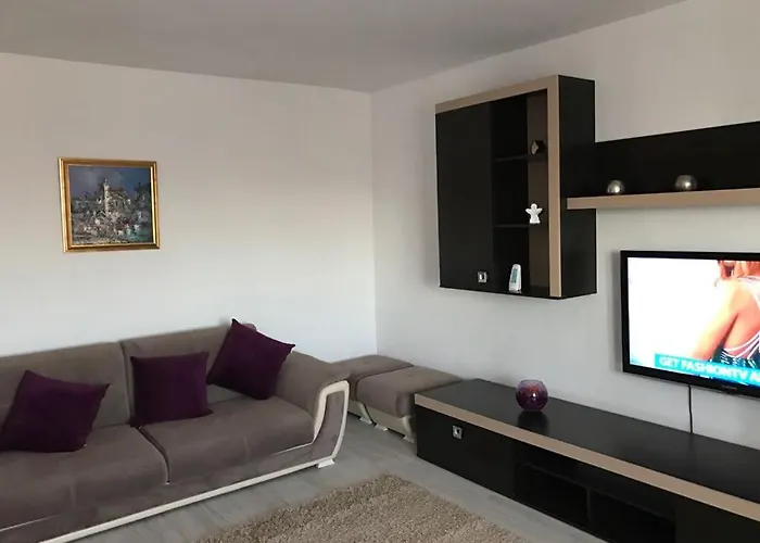 Reyna Apartment, Faleza Nord Apartman *