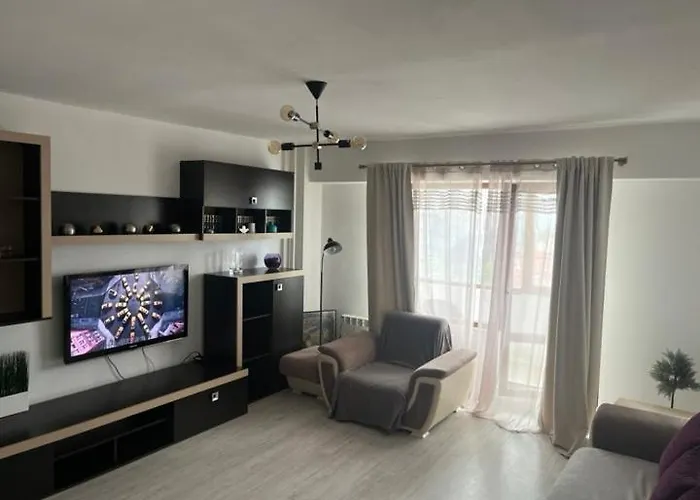 Reyna Apartment, Faleza Nord