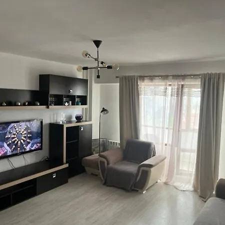 Reyna Apartment, Faleza Nord